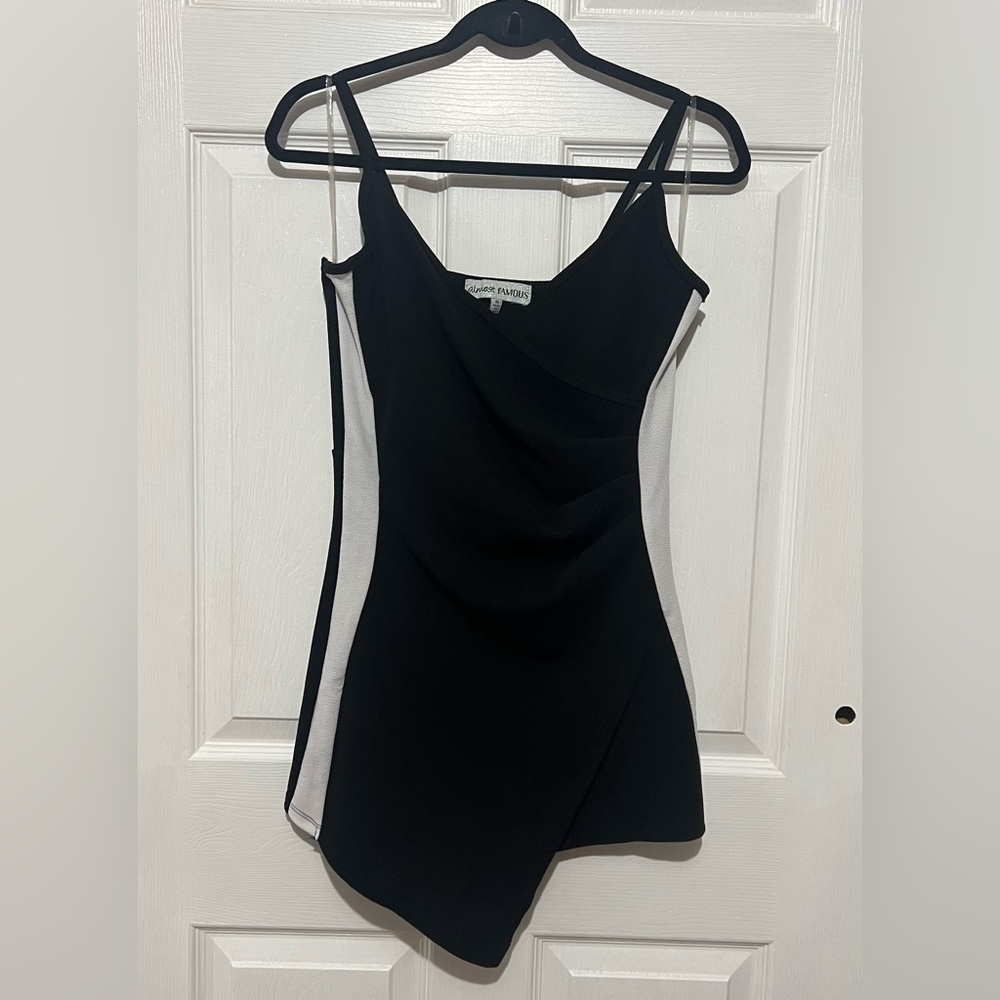 💗 Almost Famous - Black and White Asymmetrical Dress‎